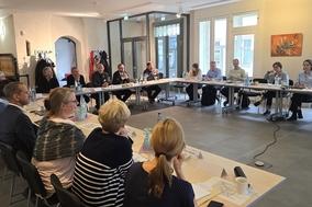 Die Beratungskommission der Arbeitsgemeinschaft "Städte mit historischen Stadtkernen" zu Gast im Gotischen Haus.