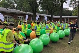 Drums Alive® Battle 2.0 auf grünen Bällen.