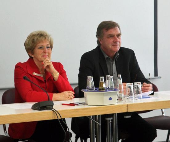 Minister Ralf Christoffers und Oberbürgermeisterin Dr. Dietlind Tiemann im Podium