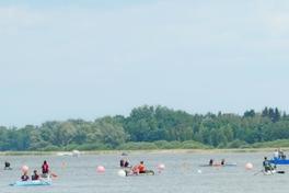 Wettfahrt der Betonkanus