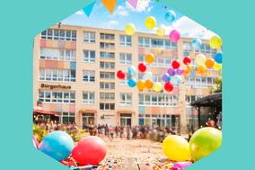 Grüner Flyer vom Stadtteilfest mit Ansicht vom Bürgerhaus.