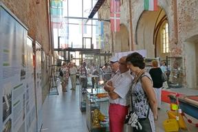 Ausstellung Ausstellung: Schon zur Eröffnung nutzten viele Besucher die Möglichkeit, sich über die interessante Geschichte der Regattastrecke zu informieren.