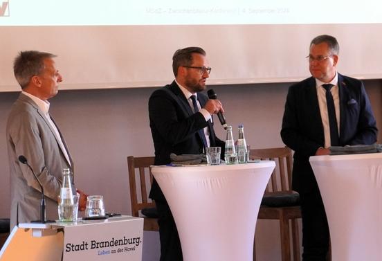 Podiumsdiskussion mit Rainer Genilke, Michael Müller und Dr. Jens Libbe