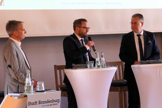 Podiumsdiskussion mit Rainer Genilke, Michael Müller und Dr. Jens Libbe