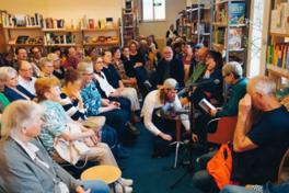 Lesungen finden in der Fouqué-Bibliothek regelmäßig statt.