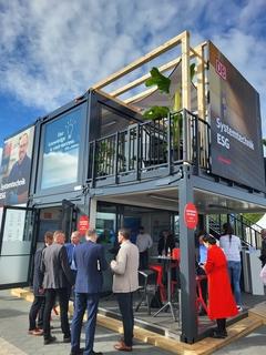 Oberbürgermeister Steffen Scheller informierte sich auch beim Unternehmen DB Systemtechnik.