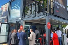 Oberbürgermeister Steffen Scheller informierte sich auch beim Unternehmen DB Systemtechnik.