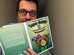 Heiko Hesse schrieb die spannende Geschichte rund um Max, Hedwig Pfirsichmond und ihre beiden Wutpuppen Super-Buddy und Punch-Betty (Foto: H. Hesse)