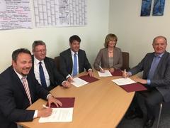 Michael Glaser, GF Jobcenters Brandenburg an der Havel, Beigeordneter Dr. Wolfgang Erlebach, Oberbürgermeister Steffen Scheller, Dr. Ramona Schröder, Vorsitzende der Geschäftsführung der Agentur für Arbeit Potsdam, und Christof Kürschner, Schulrat im Staatlichen Schulamt Brandenburg an der Havel (v.l.n.r.)